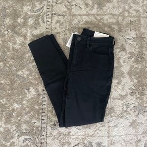 AMERICAN EAGLE BLACK JEGGING - SIZE 8